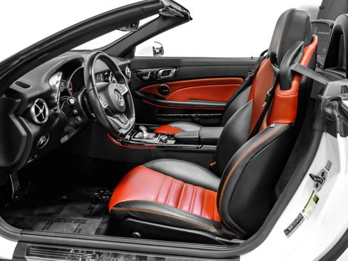 Used 2017 Mercedes-Benz SLC 300 image 24