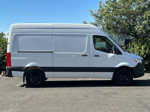 New 2025 Mercedes-Benz Sprinter 2500 image 2