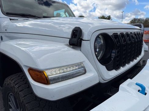 Used 2024 Jeep Wrangler High Altitude AWD/4WD image 20