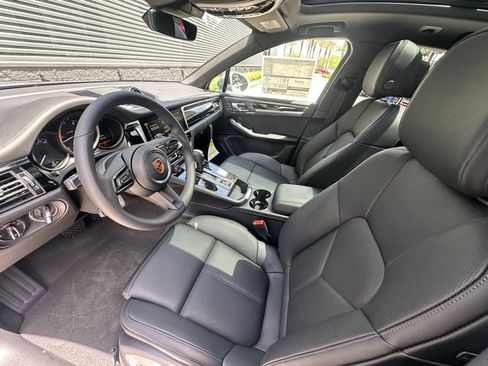 Used 2026 Porsche Macan AWD/4WD image 4