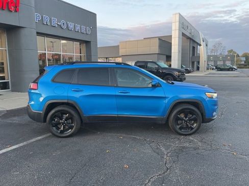 Used 2020 Jeep Cherokee Latitude Plus image 3