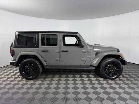 Used 2023 Jeep Wrangler Unlimited Sahara AWD/4WD image 7