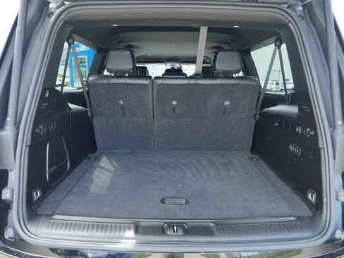 Used 2024 Jeep Wagoneer L Series II w/ Flexible Seating Group AWD/4WD image 15