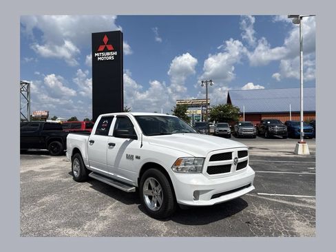 Used 2017 RAM 1500 Express RWD image 1
