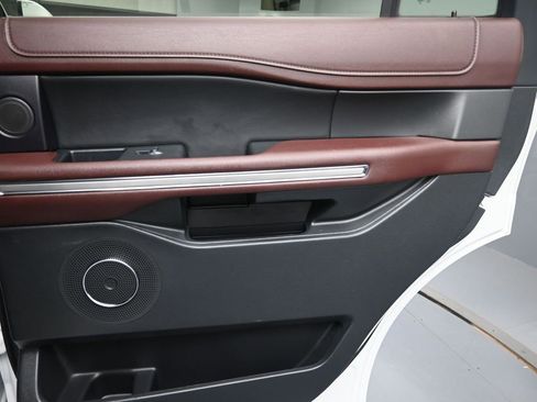 Used 2024 Ford Expedition Limited image 29