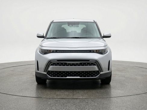 Used 2025 Kia Soul FWD image 2
