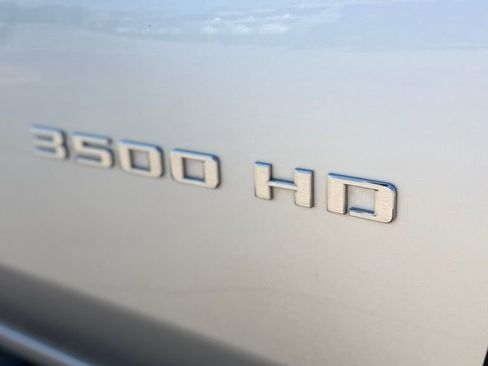 Used 2022 Chevrolet Silverado 3500 LT AWD/4WD image 3