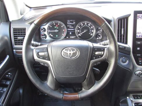 Certified 2020 Toyota Land Cruiser w/ Preferred Accessory Package image 27