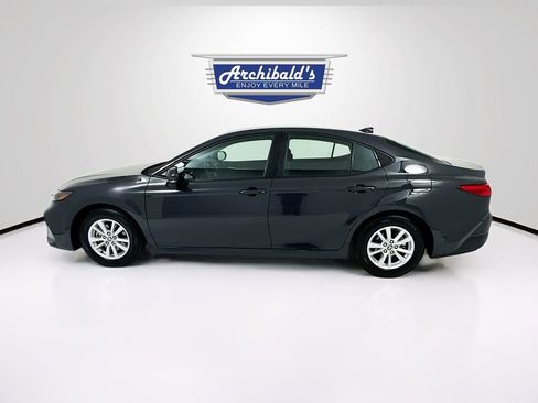 Used 2025 Toyota Camry LE image 5