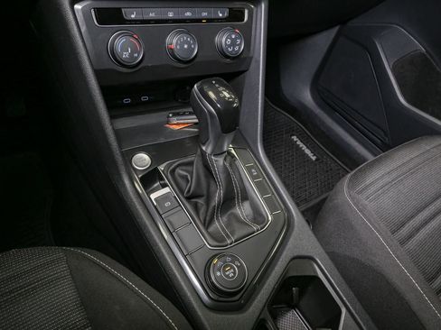 Certified 2024 Volkswagen Tiguan S image 33