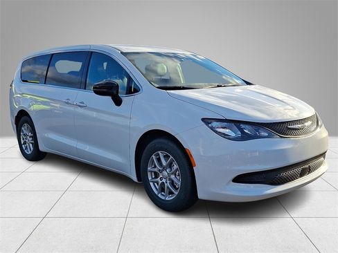 New 2026 Chrysler Voyager LX image 2