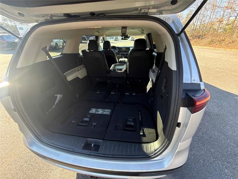 Used 2023 Kia Carnival LX image 30