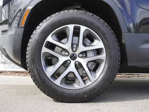 New 2026 Land Rover Defender 110 S AWD/4WD image 32