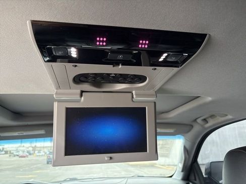 Used 2019 Cadillac Escalade Premium Luxury image 32