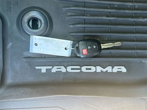 Used 2022 Toyota Tacoma SR5 w/ Technology Package image 36