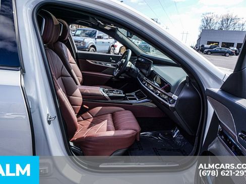 Used 2025 BMW i7 eDrive50 w/ M Sport Package image 24