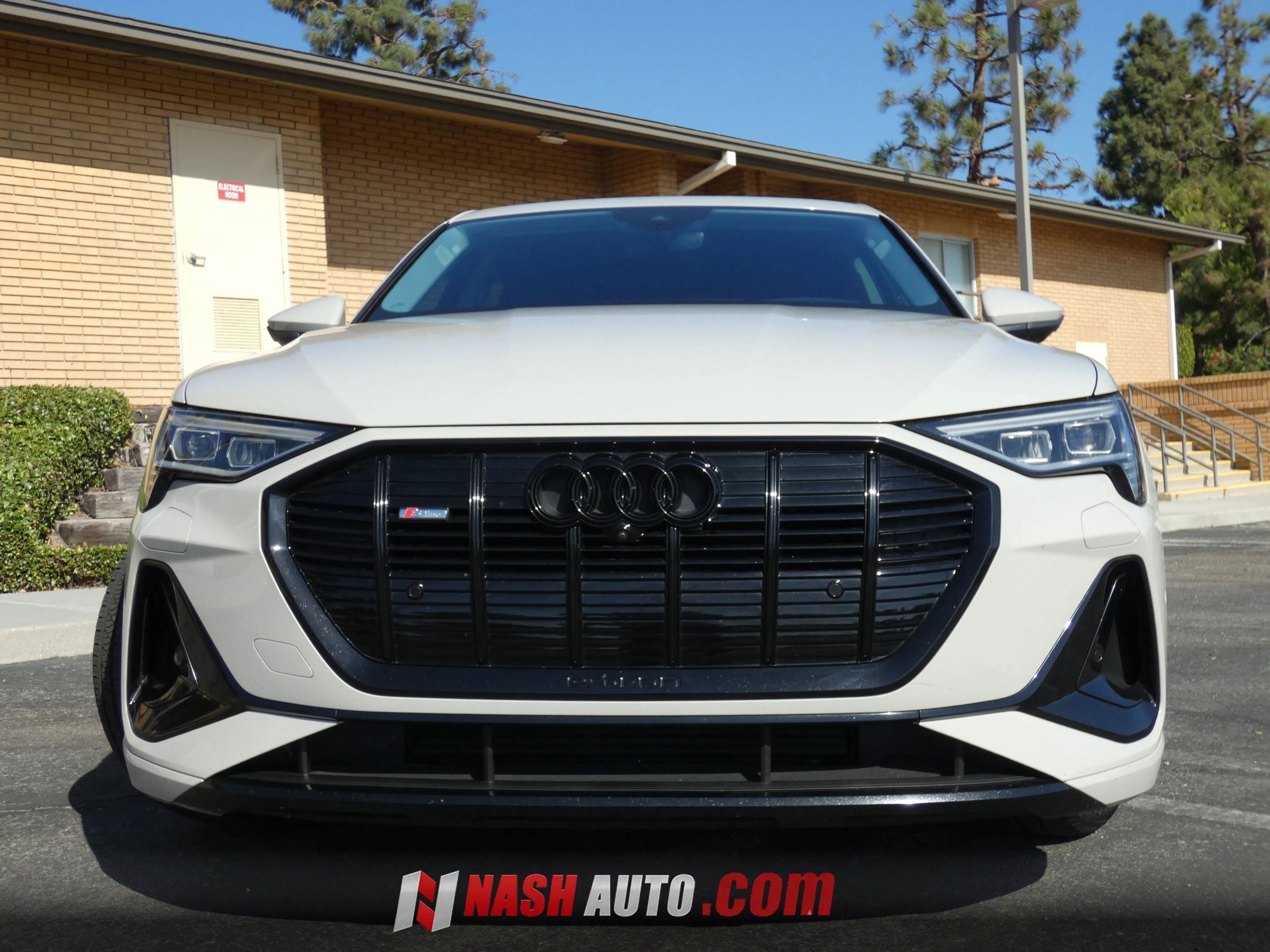 Used 2022 Audi e-tron Premium Plus w/ Premium Plus Package AWD/4WD image 17