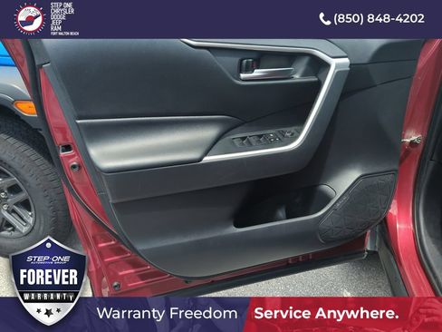 Used 2019 Toyota RAV4 XLE FWD image 17