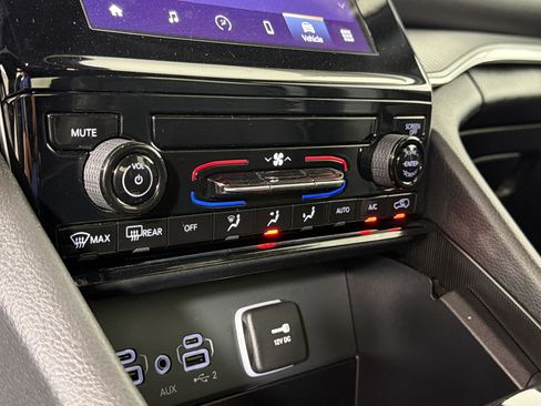 Used 2025 Jeep Grand Cherokee L Laredo AWD/4WD image 19