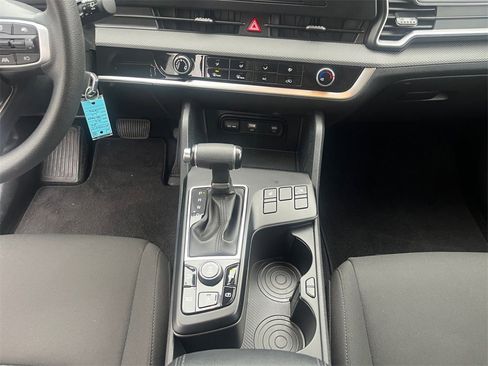 Used 2024 Kia Sportage LX image 19