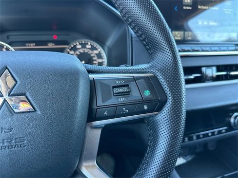 Used 2024 Mitsubishi Outlander SE image 23