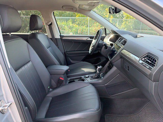 Used 2023 Volkswagen Tiguan SE AWD/4WD image 9