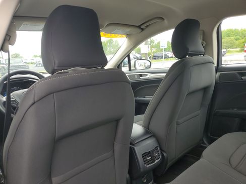Used 2019 Ford Fusion SE FWD image 25