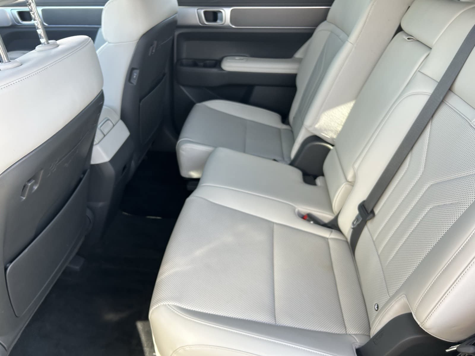 Used 2025 Hyundai Santa Fe SEL FWD image 20