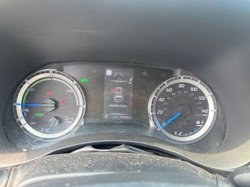 Used 2022 Toyota Highlander LE AWD/4WD image 9