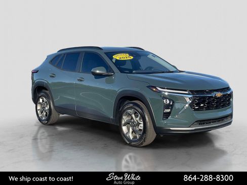 Used 2025 Chevrolet Trax LT w/ Driver Confidence Package FWD image 1