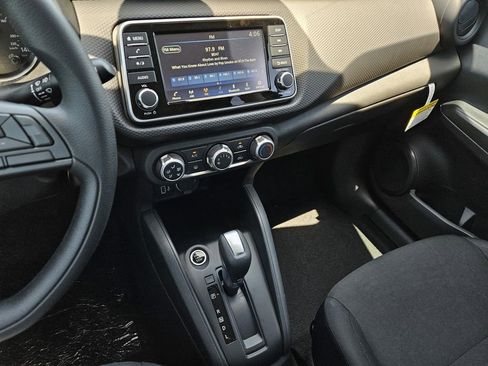 New 2025 Nissan Kicks Play S image 17