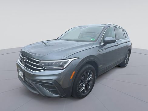 Used 2023 Volkswagen Tiguan SE AWD/4WD image 1