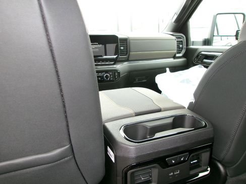 New 2026 Chevrolet Silverado 2500 ZR2 image 17