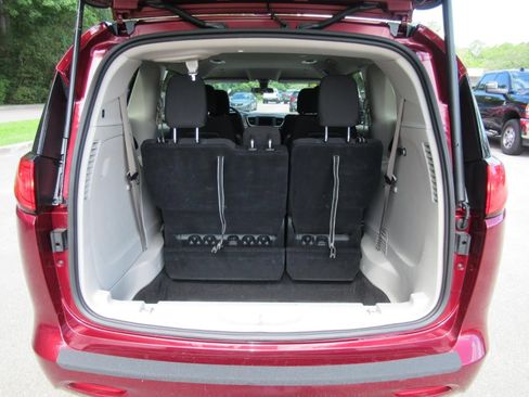 Certified 2022 Chrysler Voyager LX FWD image 35
