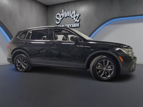 Certified 2022 Volkswagen Tiguan SE image 3