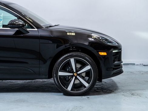 Certified 2026 Porsche Macan AWD/4WD image 12