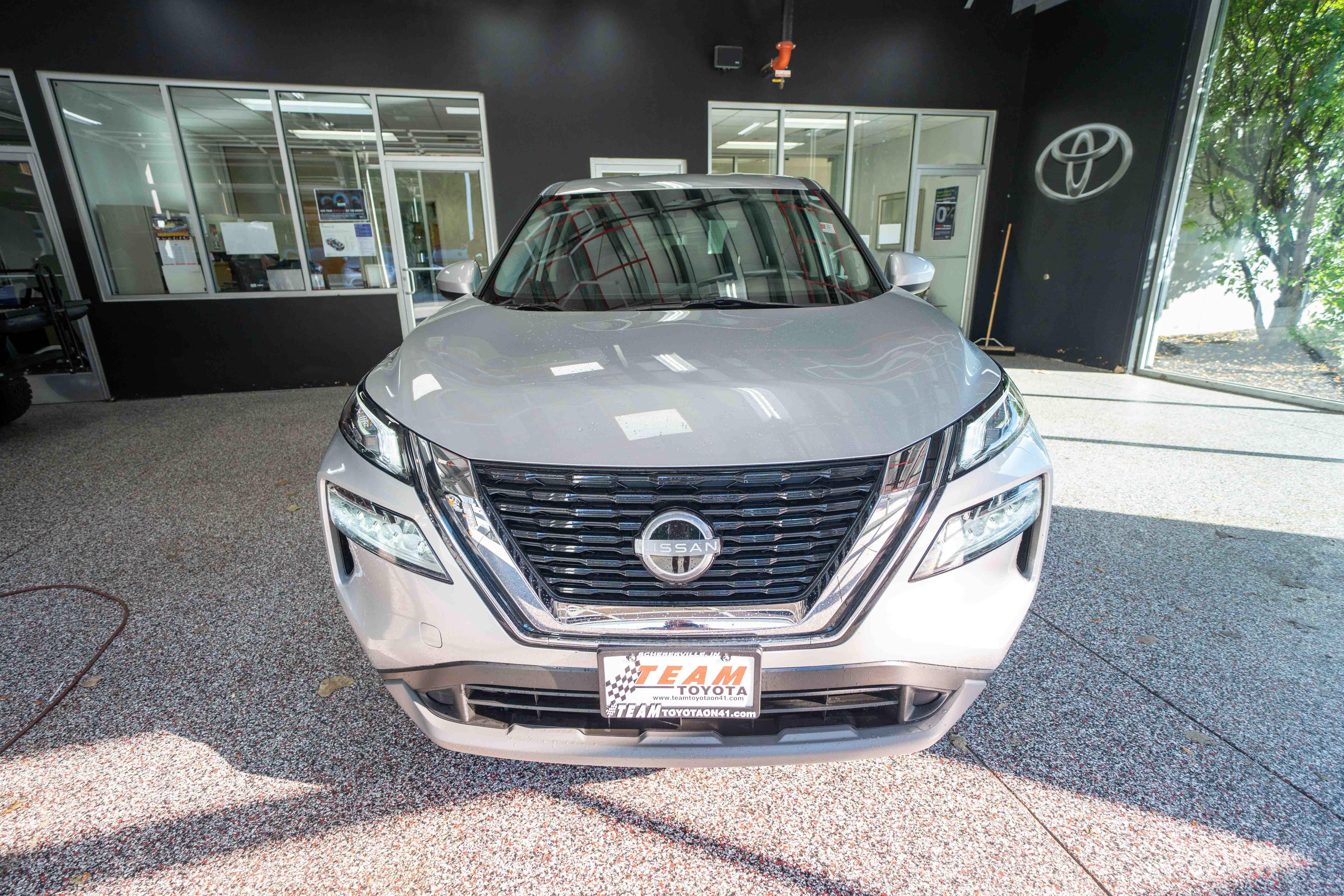 Used 2023 Nissan Rogue SV AWD/4WD image 6