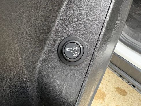 Used 2024 Chevrolet Equinox LT FWD image 12
