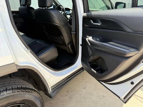 Used 2024 Jeep Grand Cherokee Altitude RWD image 14