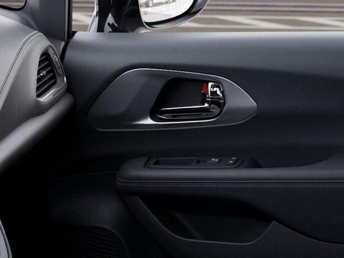 New 2026 Chrysler Pacifica Select w/ S Appearance Package FWD image 25
