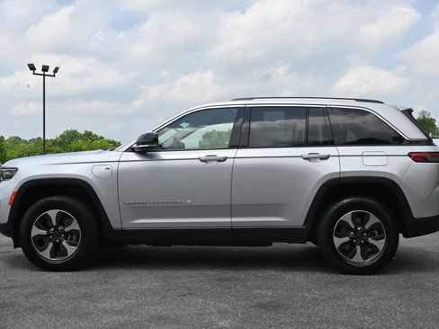 Used 2023 Jeep Grand Cherokee 4WD 4xe image 6