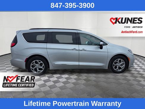 Used 2023 Chrysler Pacifica Limited image 8