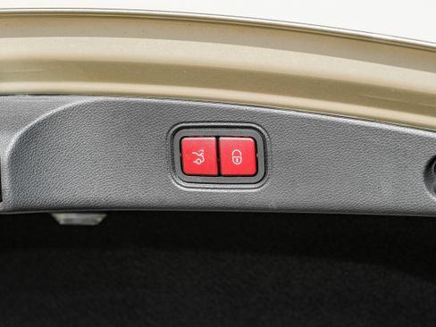 Used 2019 Mercedes-Benz E 450 Coupe w/ AMG Line Package image 38