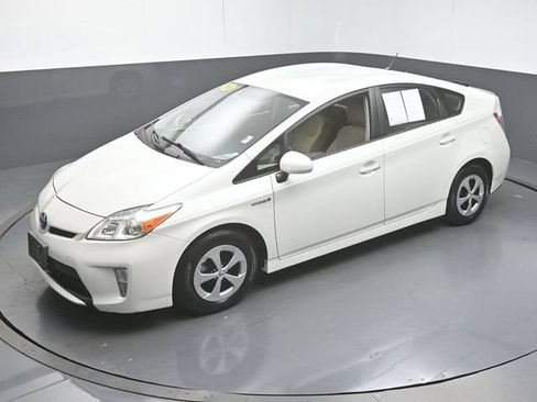 Used 2014 Toyota Prius Two FWD image 40