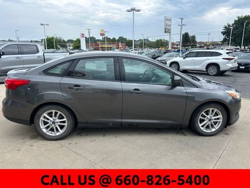 Used 2018 Ford Focus SE FWD image 5