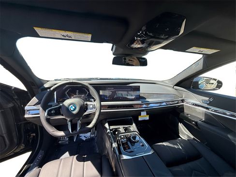 New 2026 BMW 750e xDrive image 28