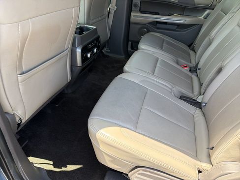 Used 2018 Ford Expedition XLT w/ Equipment Group 202A RWD image 36