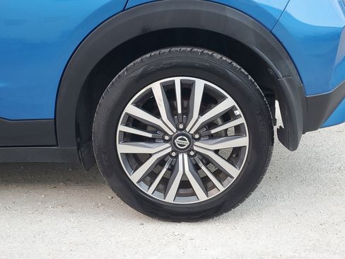 Used 2021 Nissan Kicks SV image 7