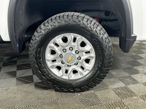 Used 2024 Chevrolet Silverado 2500 LT image 34