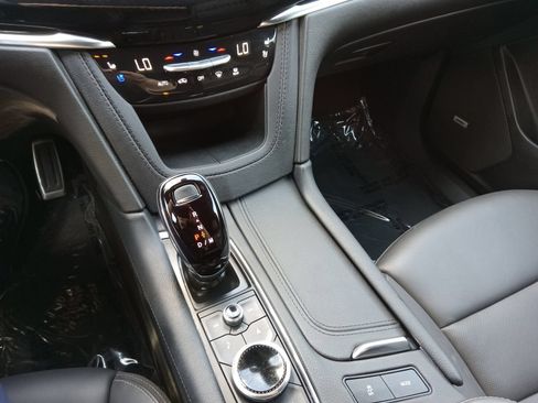 Used 2024 Cadillac XT6 Sport w/ LPO, ONYX Package AWD/4WD image 16
